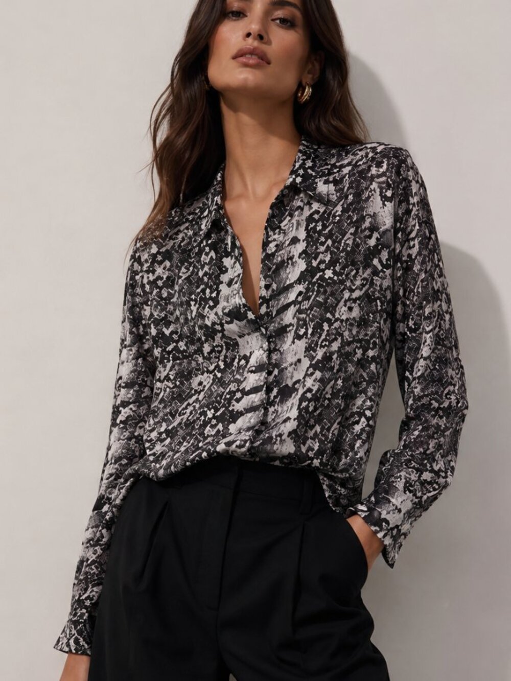 REISS Pippa Shirt Black White Snakeskin Print Button Up Size US 4 NWOT